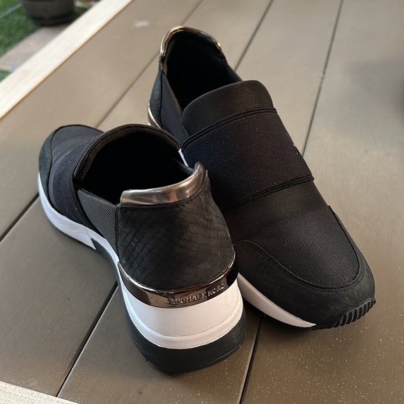 Michael Kors - Picture 3 of 3